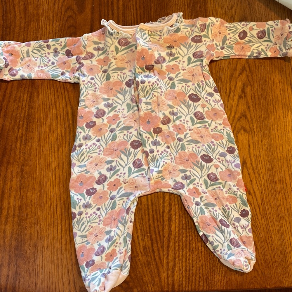 Floral Magnetic Me pajamas size 0-3 months